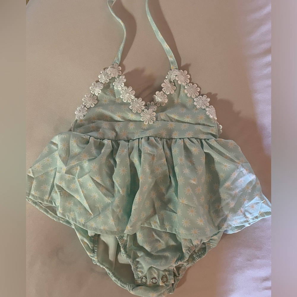 NWT Bailey’s Blossoms Light Blue Daisy Romper - Sz 18-25 mos